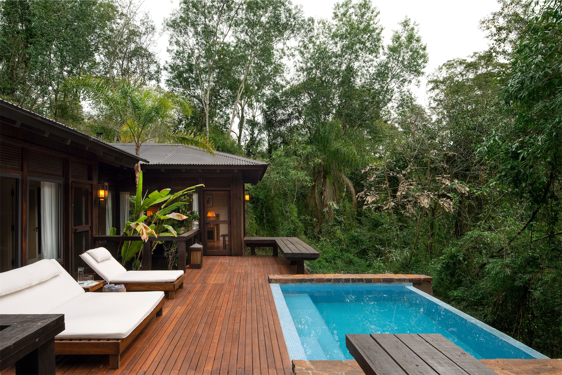 Private plunge pool beside a villa surrounded by dense forest at Awasi Iguazú.