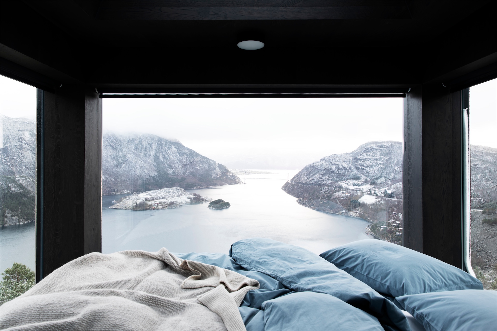 Vipp Bolder bedroom panoramic winter view