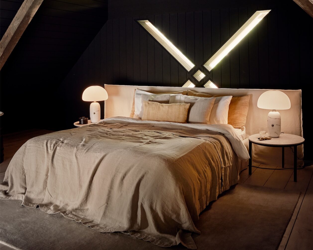 Vipp Salaca River bedroom master dark interior e1771440584620