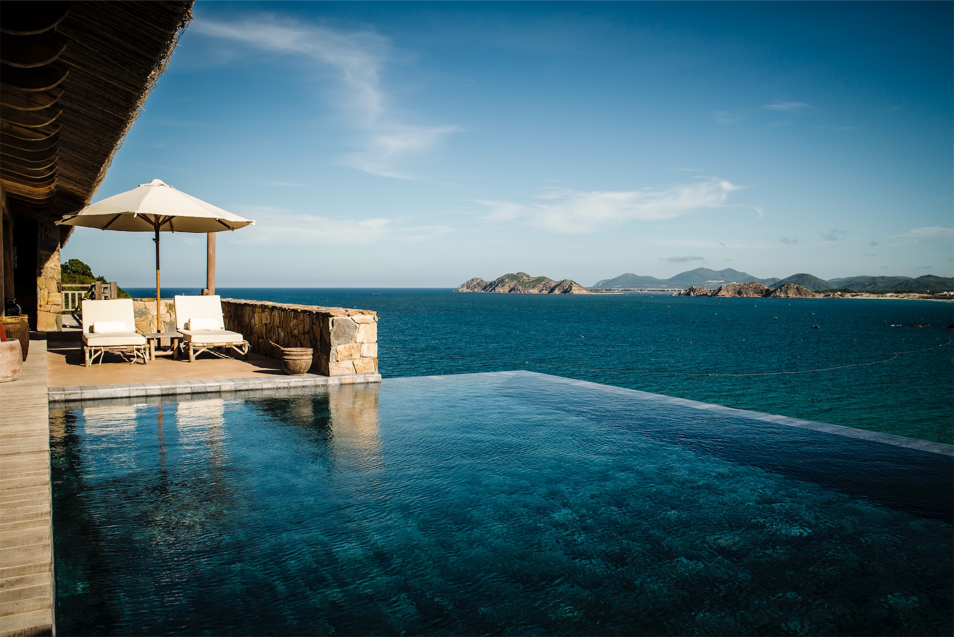 Infinity pool overlooking the ocean at the Grand Bay Pool Villa at Zannier Bãi San Hô.