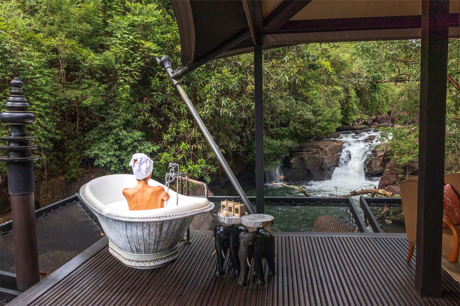 shinta mani wild waterfall bathtub